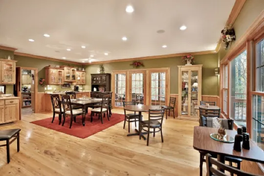 Woodland Trails Lodge on 130 acres with ponds and miles of private trails