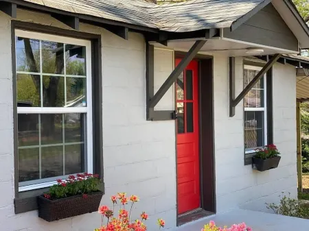 Tiny House w/ 1st Class Amenities- 12 Min to CLT Отели рядом с достопримечательностью «Рекреэйшен Департмент»