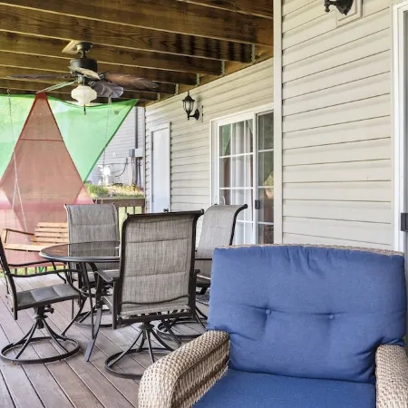 Next To SDC & Table Rock Lake. 20ft Patio. King Master 2BR 2BA.Full Size Kitchen