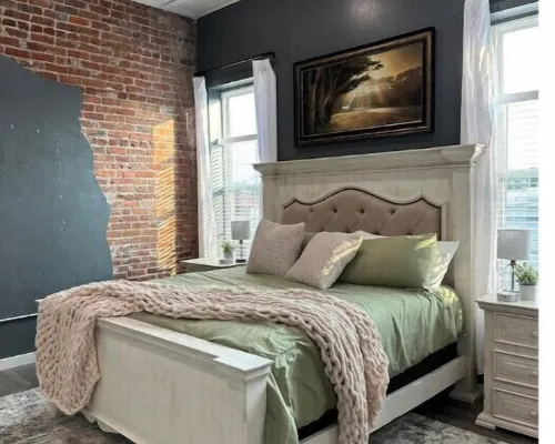 Downtown Mena apartment with hot tub and open concept Hotels in Mena