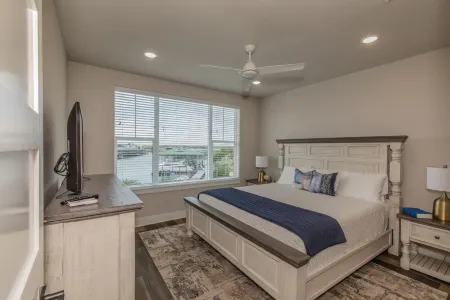 Lake front Condo 2BD/2BA w/ pool, hot tub, fire pit, gas grills, gym, & laundry.