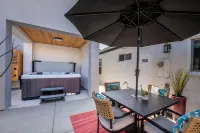 Charming 3 Bedroom Cottage with AC and WiFi in Superb Long Beach Location.