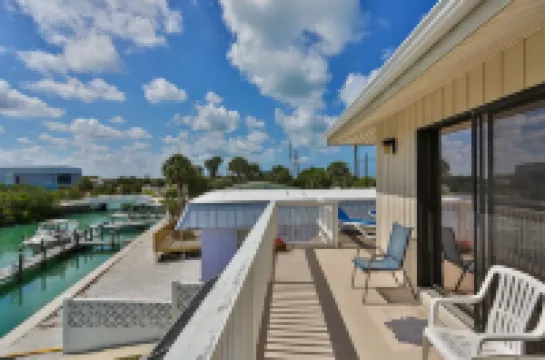 Stunning Views of the Beach & Bay - Spacious updated One BR condo w private deck Hotels in Nokomis