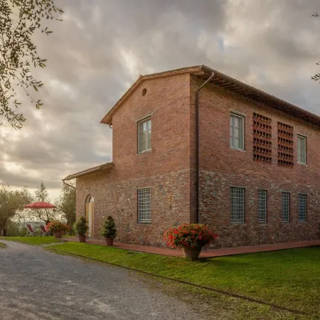 La Principessa  Tuscan farmhouse with pool on wine road of Montecarlo-Lucca