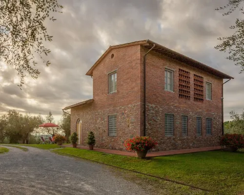 La Principessa  Tuscan farmhouse with pool on wine road of Montecarlo-Lucca 蒙特卡洛酒店