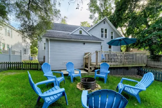 Discover stunning Northern Michigan from the comfort of the Port City Cottage