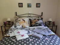 2 steps from the historic center, pleasant, quiet gite with beautiful saltwater swimming pool Hotel a Sarlat-la-Caneda