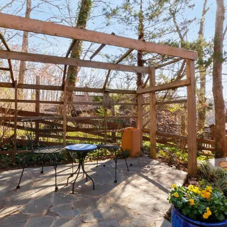 Hilltop Lakefront Historical Home w/ SPECTACULAR VIEW 40 min from Washington DC!