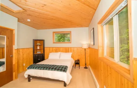 Glacier Hideaway - Mt. Baker Cabin - AC, Hot Tub, BBQ, WiFi, EV