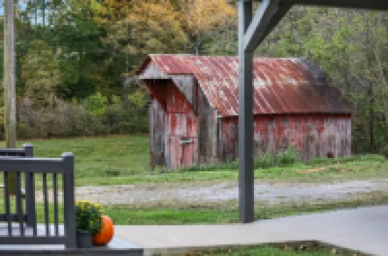 Updated Modern Farmhouse Near Downtown Dickson!