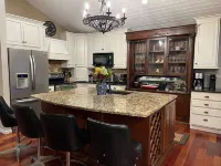 Large Lakehouse with hot tub. walk to public beach in Twin Lakes WI - 按摩浴缸
