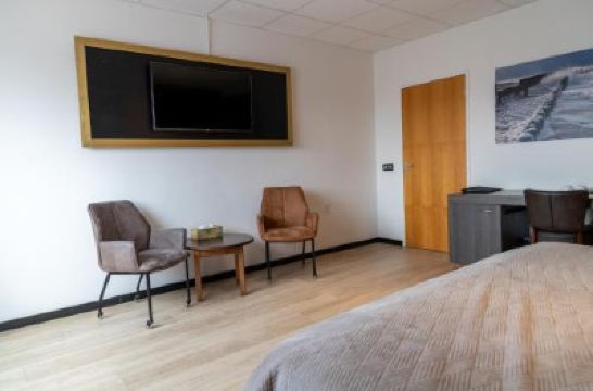 Large Twin Room Hotel Rooms Photo