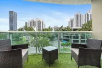 Beach Steps Away, Park View 1BR in Sunny Isles with WiFi, AC
