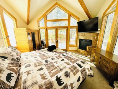Big Mountainside "Snow Globe" House, by Main St. Frisco - Sauna & Hot Tub Hotels near Sapphire Point Overlook