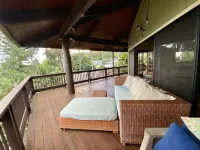 Epic Location!  Short Stroll to iconic beaches to surf and snorkel. Hotels in Pupukea