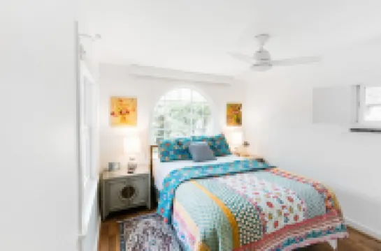 Ocean Front Cottage!! Beauty on the outside, Charm on the inside!