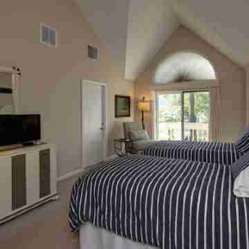 Ocean Edge Luxury Condo,  Constantly Updated, Just steps to Arbor Pool Rooms