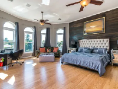 Waterfront Estate Exclusive-Paradise Lighthouse Point Florida Private Pool/Spa Hotels in Lighthouse Point