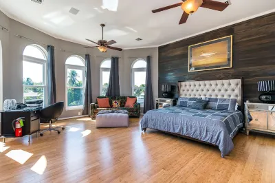 Waterfront Estate Exclusive-Paradise Lighthouse Point Florida Private Pool/Spa