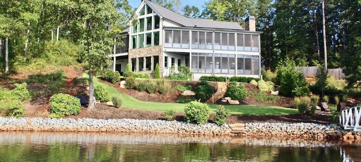 Gorgeous Estate w/180° Views of the Lake and 300+ ft of Waterfront! Hotele w: Oconee County