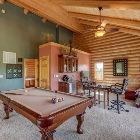 Spacious 4Br Cabin Near Zion · Stargazing Deck, Trails, Pool Table & Family Fun