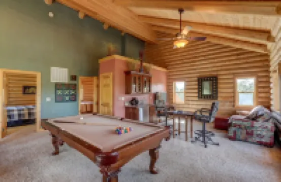Spacious 4Br Cabin Near Zion · Stargazing Deck, Trails, Pool Table & Family Fun