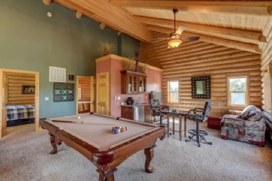 Spacious 4Br Cabin Near Zion · Stargazing Deck, Trails, Pool Table & Family Fun