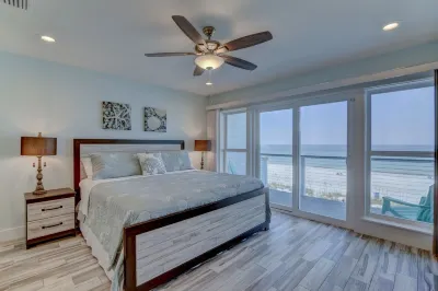 Beach at your toes, sand in your hands. Come and enjoy "Sea La Vie"