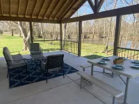 Tranquil Riverside Retreat: 10 Minutes from Downtown Huntsville Hotel a Madison County