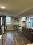 STUDIO apt.  nightly or monthly stays with washer, dryer, work space and WiFi Отели рядом с Аэропорт Северо-Восток Филадельфия