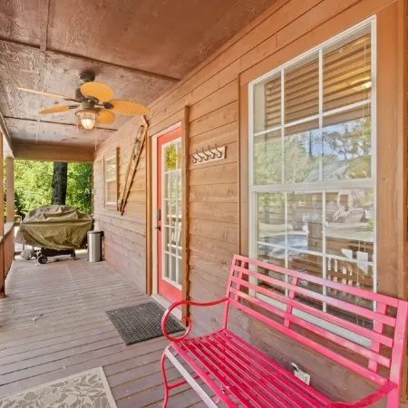 Cozy Cabin 3.5 min from Sportman's!