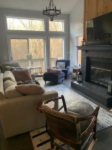 Newly renovated Townhouse walking distance to Mt.Snow base lodge.