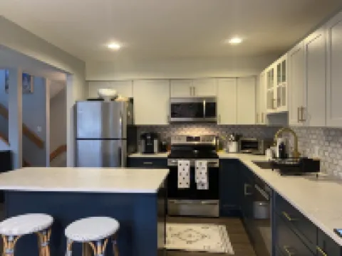 Newly renovated Townhouse walking distance to Mt.Snow base lodge.