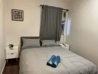 Modern than 3 bedroom house  with office space in the center of Kallangur Hotels in Redcliffe