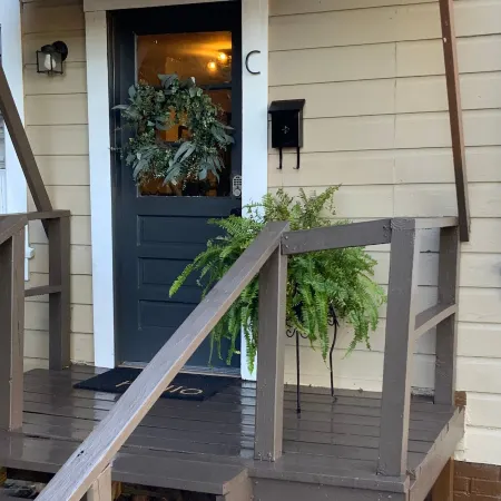 "Clementine at The 403" Historic District Apartment Walkable to Downtown