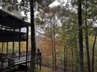 Katahdin Cabin, tranquil n rustic with inside hot tub, close to town! Romantic!