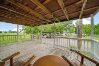 Lakefront Tiny Farm House, with pool, on quiet Lake Hudson
