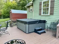 First Monday Trade Days, Spa, Fire Pit, Grill on a 600 SF Covered Party Deck.