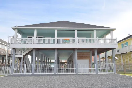 New~ 6 Bedroom 5 bath ~ Pool and Spa ~ Beach Views~ Direct Beach Access