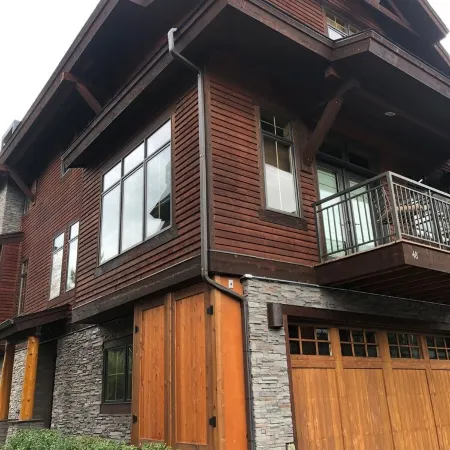 Large Big Sky Condo, sleeps 12-14. Close to Yellowstone and world class skiing!