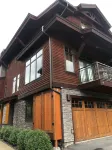 Large Big Sky Condo, sleeps 12-14. Close to Yellowstone and world class skiing!