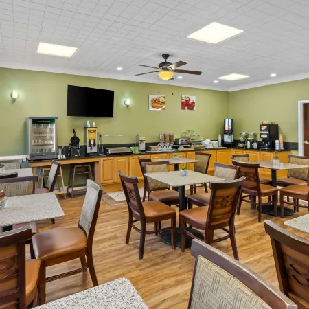 Quality Inn Fayetteville Near Historic Downtown Square