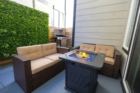 Spacious 4BD Near Denver w/ BBQ, Games & Office