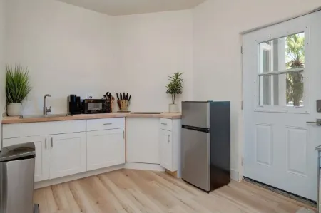 Guest House Roseville Retreat