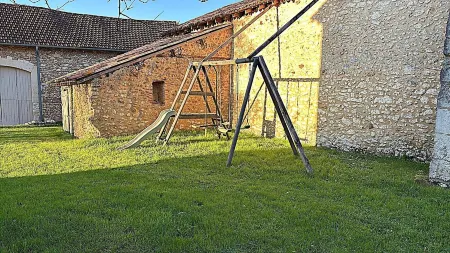 Cottage Brantôme Swimming pool Tennis Château Monciaux 4 Pers) Отели в г. Буру