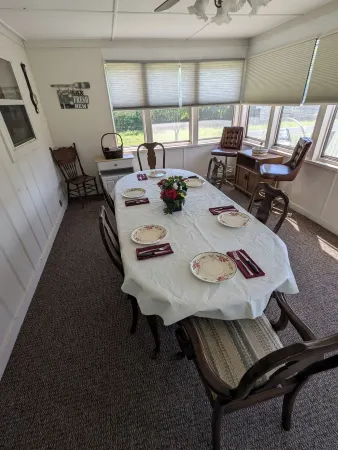 Comfy Country home. Pet friendly, 5 bedrooms, AC, WIFI, just outside Farmington