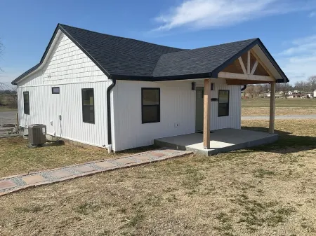 Green River Lake Entrance 1 , Campbellsville University 4, Columbia 15 Miles.