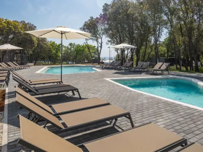 Luxury Bay Villa with Private Hot Tub