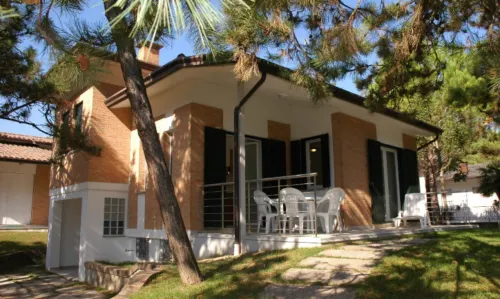 Comfortable Retreat by the Beach - parking