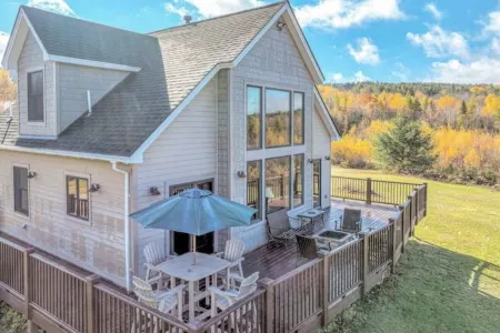 360 Degree Mountain & Sunset Views. Maine Ski Retreat. Mt Abram Village,